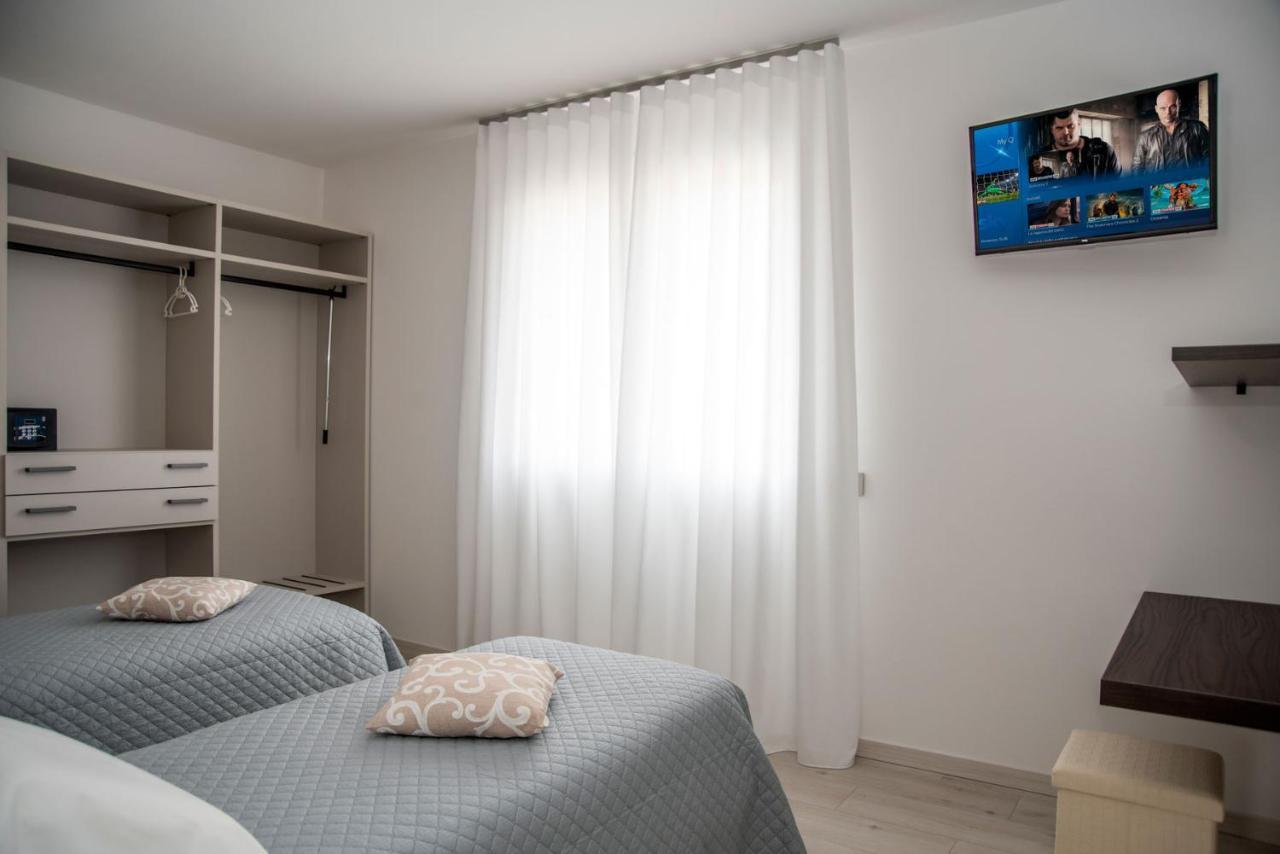 Camelot Red - Appartamenti Verona Luaran gambar